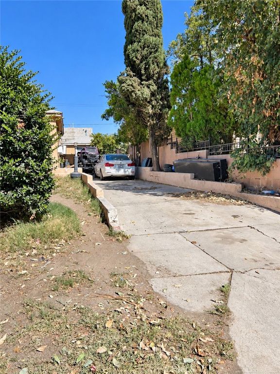8536 Cayuga Avenue, Sun Valley, CA 91352 — photo 2