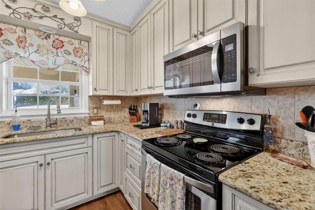 13523 BISCAYNE DRIVE, Grand Island, FL 32735