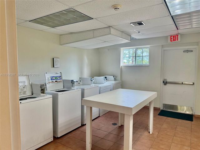 601 SW 37th Ave 304, Miami, FL 33135