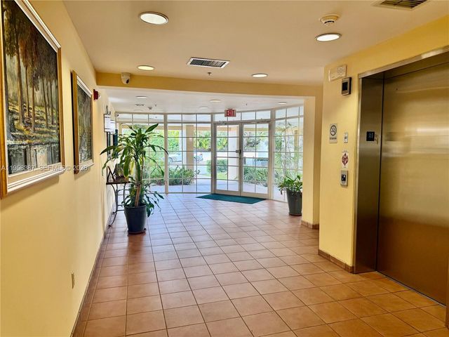 601 SW 37th Ave 304, Miami, FL 33135