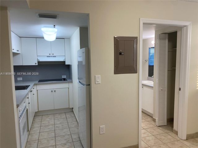 601 SW 37th Ave 304, Miami, FL 33135