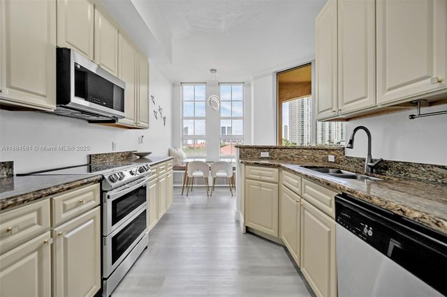 3001 NE 185th St 523, Aventura, FL 33180