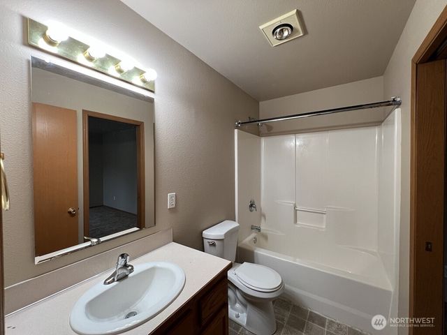 512 N 4th Avenue SW, Tumwater, WA 98512