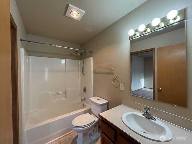 512 N 4th Avenue SW, Tumwater, WA 98512