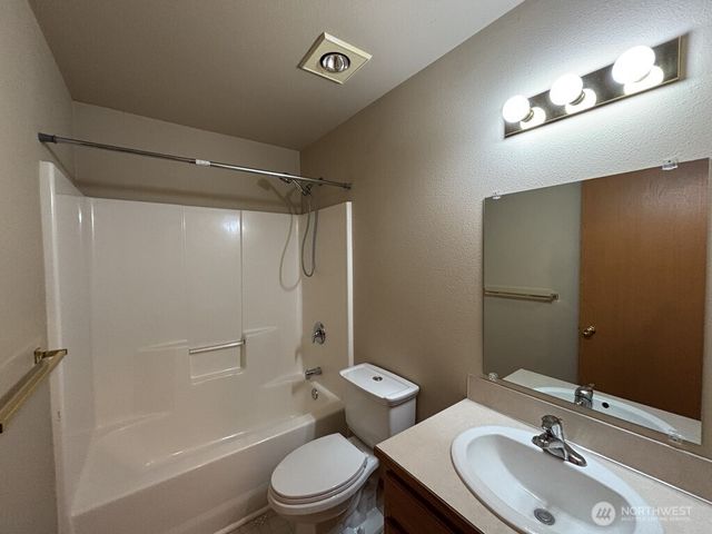 512 N 4th Avenue SW, Tumwater, WA 98512