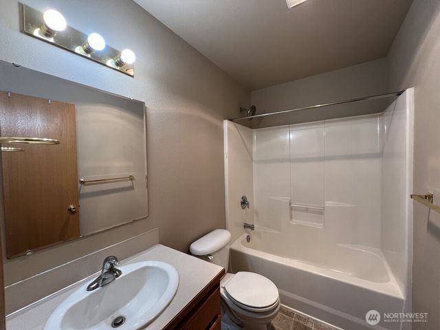 512 N 4th Avenue SW, Tumwater, WA 98512