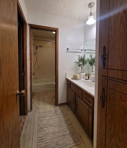 1585 S Bavarian Pass, Fridley, MN 55432