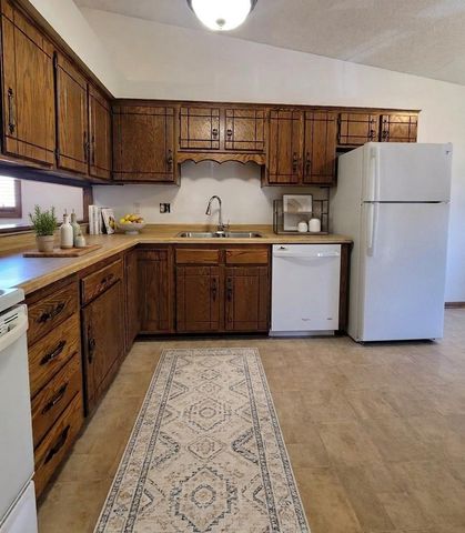 1585 S Bavarian Pass, Fridley, MN 55432