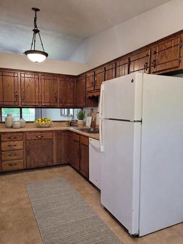 1585 S Bavarian Pass, Fridley, MN 55432