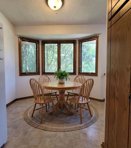 1585 S Bavarian Pass, Fridley, MN 55432