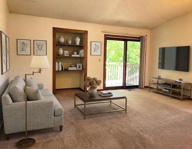 1585 S Bavarian Pass, Fridley, MN 55432
