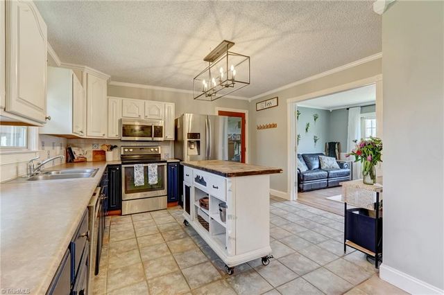 7002 Cruthis Road, High Point, NC 27263