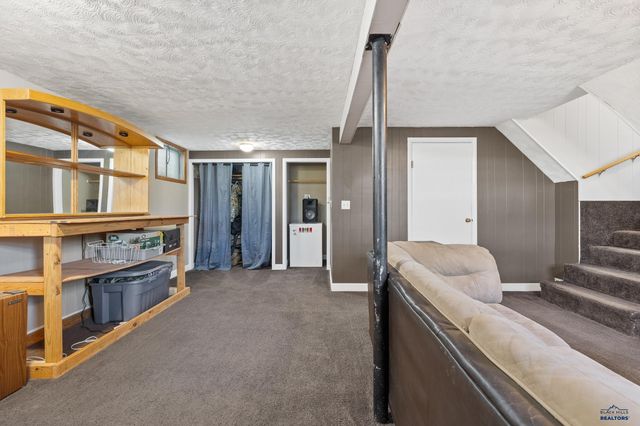 2225 BUENA VISTA DR, Rapid City, SD 57702