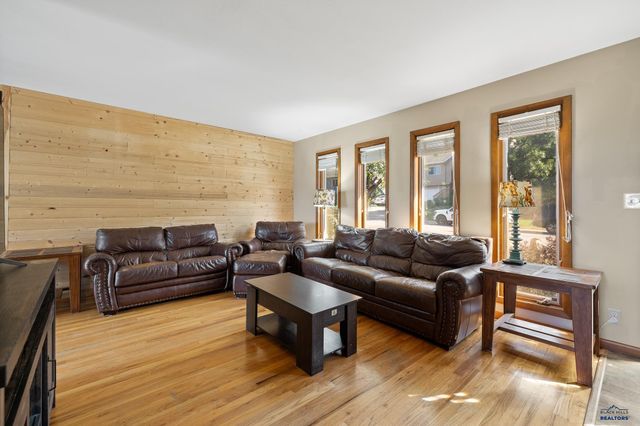 2225 BUENA VISTA DR, Rapid City, SD 57702
