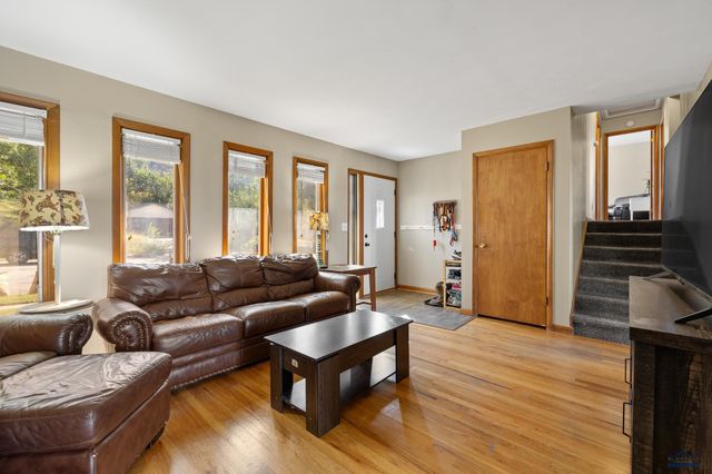 2225 BUENA VISTA DR, Rapid City, SD 57702