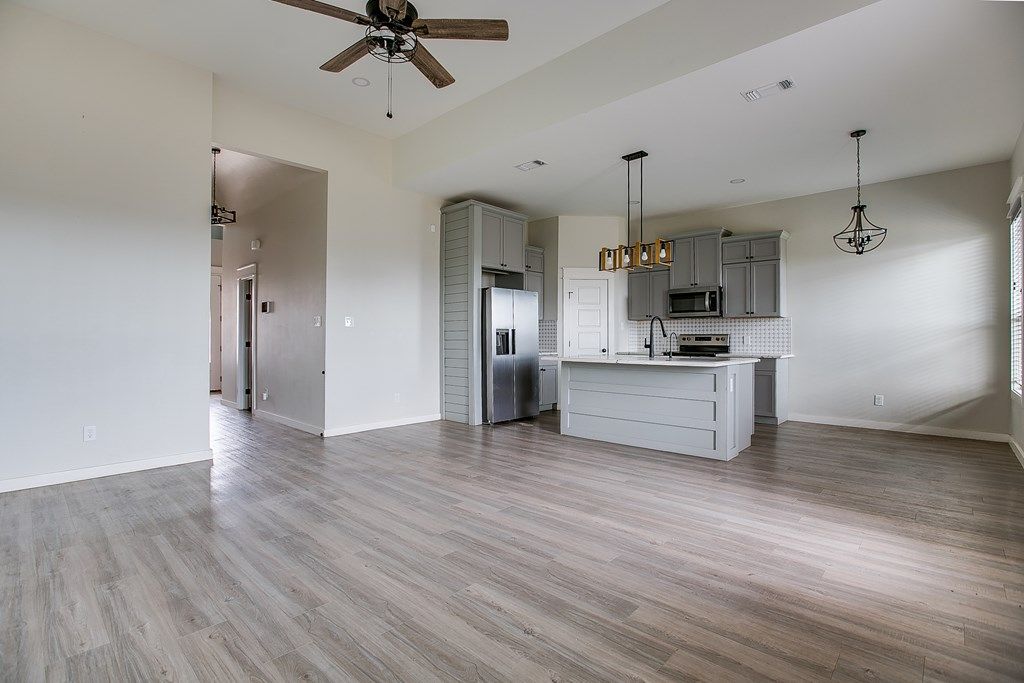 Image 8 of property listing at 1814 Childress St, San Angelo, TX 76901