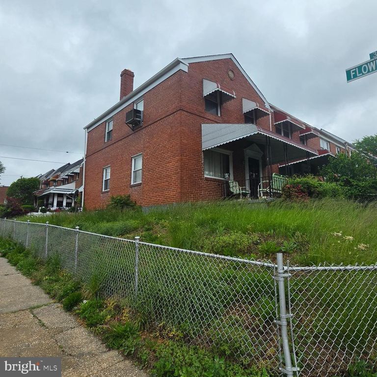 Image 3 of property listing at 1000 MOUNT HOLLY ST, Baltimore, MD 21229