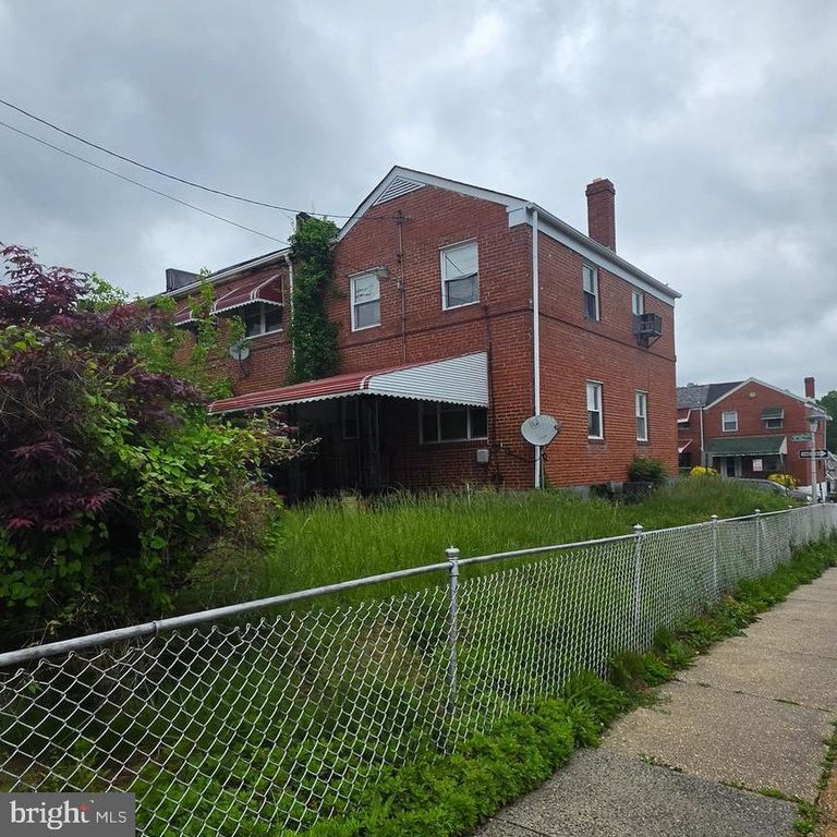 Image 4 of property listing at 1000 MOUNT HOLLY ST, Baltimore, MD 21229