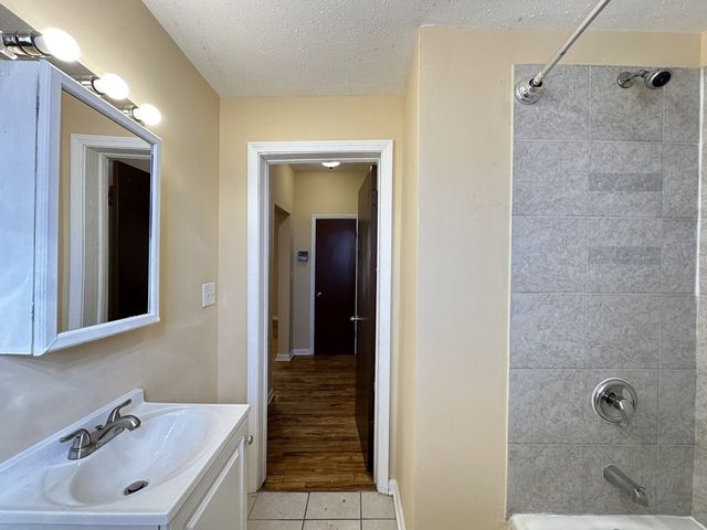 4035 W Gladys Avenue 2N, Chicago, IL 60624