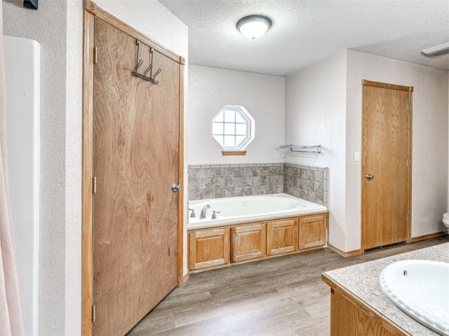 16710 Kings Road, Shawnee, OK 74801