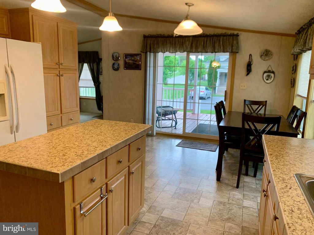 Image 10 of property listing at 11312 HAWTHORNE CT, Hagerstown, MD 21740