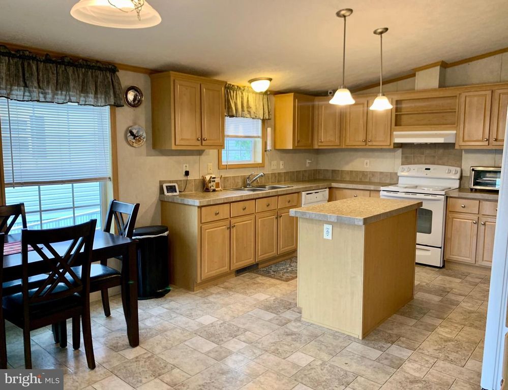 Image 11 of property listing at 11312 HAWTHORNE CT, Hagerstown, MD 21740