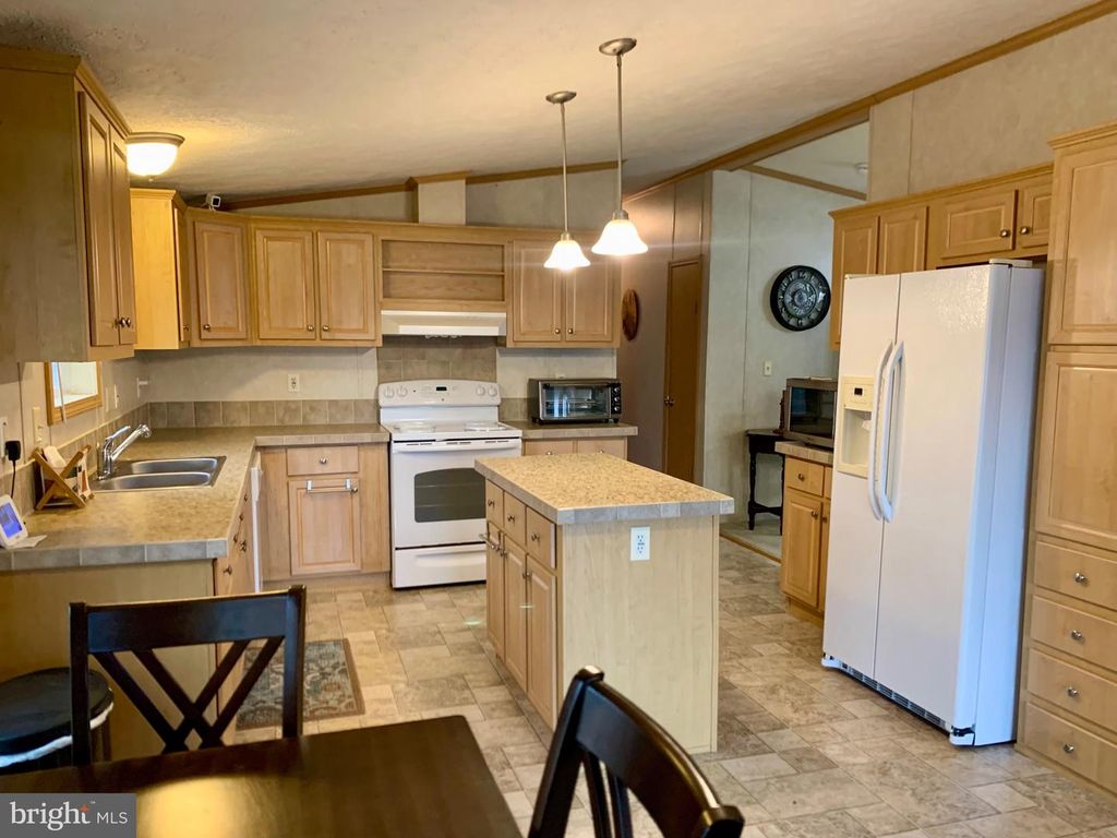 Image 12 of property listing at 11312 HAWTHORNE CT, Hagerstown, MD 21740