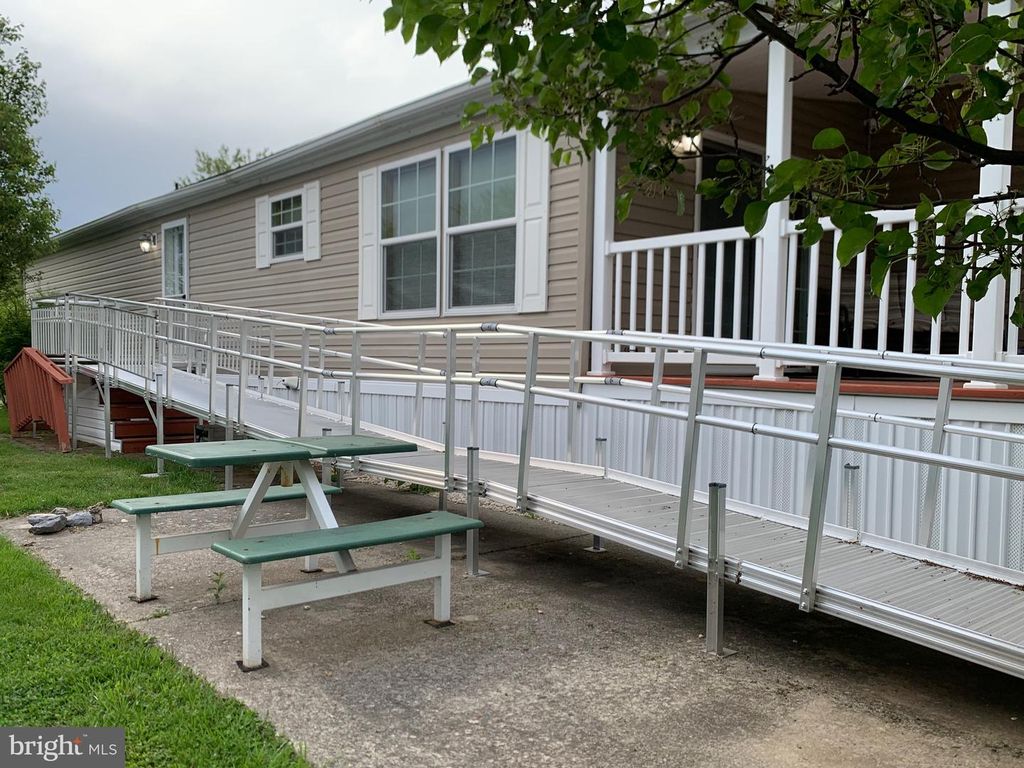 Image 3 of property listing at 11312 HAWTHORNE CT, Hagerstown, MD 21740