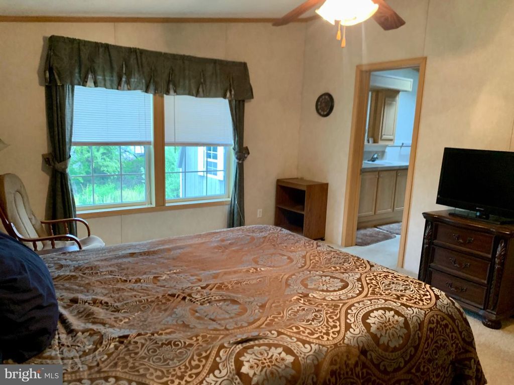 Image 32 of property listing at 11312 HAWTHORNE CT, Hagerstown, MD 21740