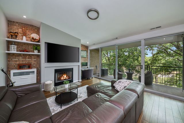 6017 Forest View Road 3-C, Lisle, IL 60532