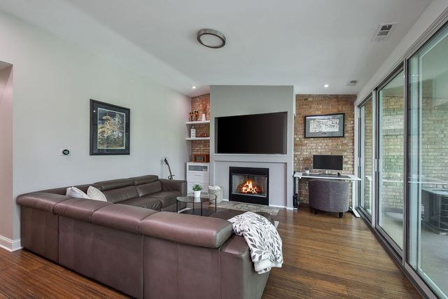 6017 Forest View Road 3-C, Lisle, IL 60532