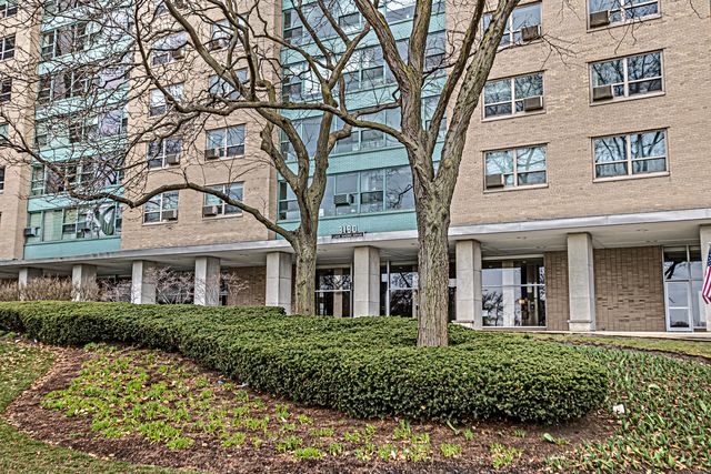 3180 N Lake Shore Drive 8C, Chicago, IL 60657
