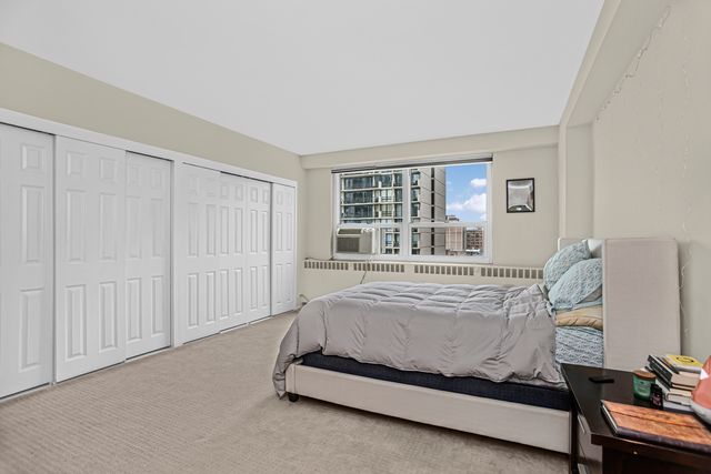 3180 N Lake Shore Drive 8C, Chicago, IL 60657