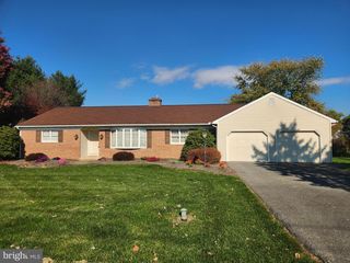1365 STEVENS ST, Manheim, PA 17545