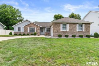 1816 Hunter Ridge Drive, Springfield, IL 62704