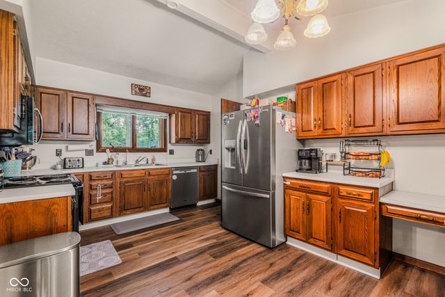 9182 N Cherry Hills Drive, Columbus, IN 47201