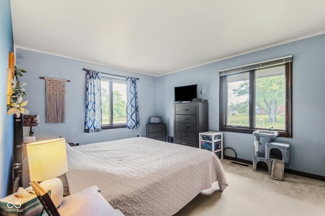 9182 N Cherry Hills Drive, Columbus, IN 47201