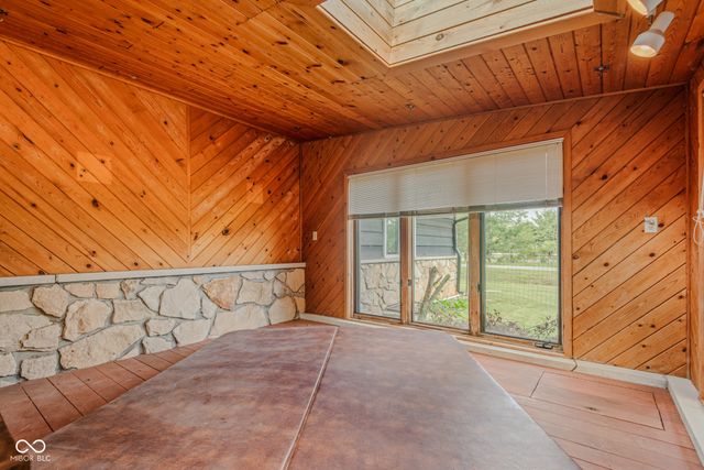 9182 N Cherry Hills Drive, Columbus, IN 47201