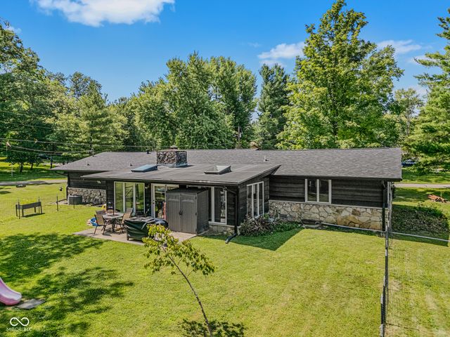9182 N Cherry Hills Drive, Columbus, IN 47201