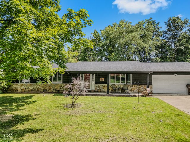 9182 N Cherry Hills Drive, Columbus, IN 47201
