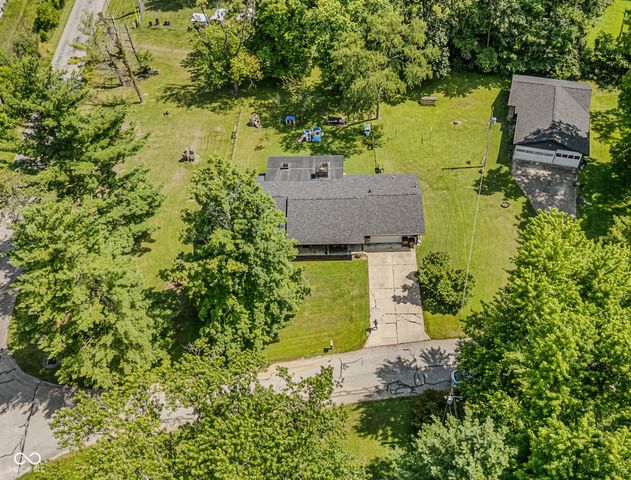 9182 N Cherry Hills Drive, Columbus, IN 47201