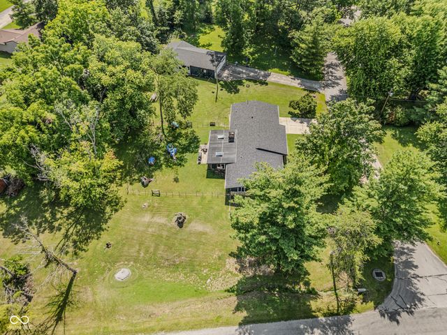9182 N Cherry Hills Drive, Columbus, IN 47201