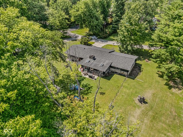 9182 N Cherry Hills Drive, Columbus, IN 47201