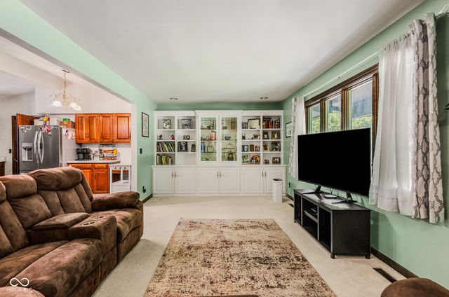 9182 N Cherry Hills Drive, Columbus, IN 47201