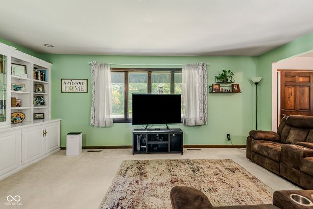 9182 N Cherry Hills Drive, Columbus, IN 47201