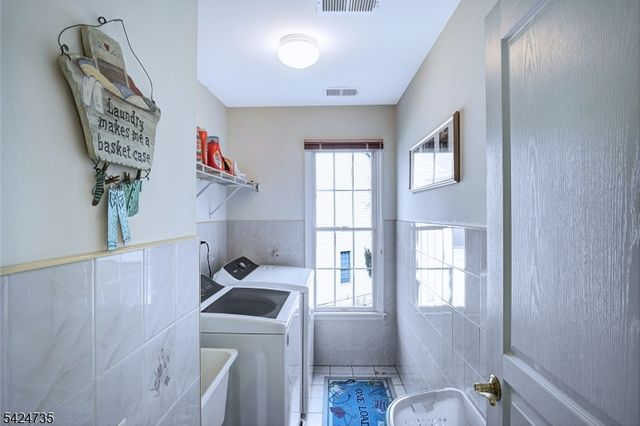 7 Hager St, East Brunswick Twp., NJ 08816