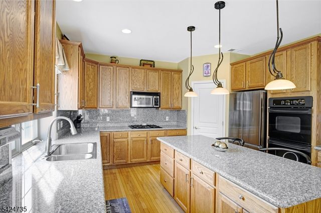 7 Hager St, East Brunswick Twp., NJ 08816