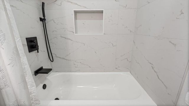 7833 Camino Huerta, San Diego, CA 92122