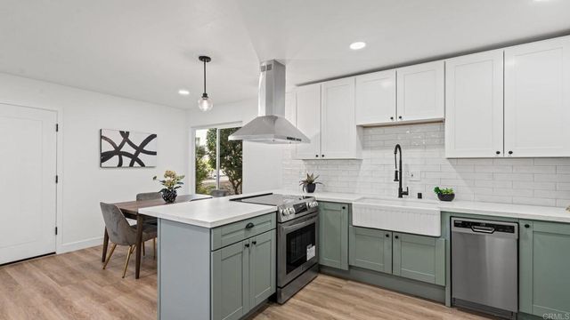 7833 Camino Huerta, San Diego, CA 92122