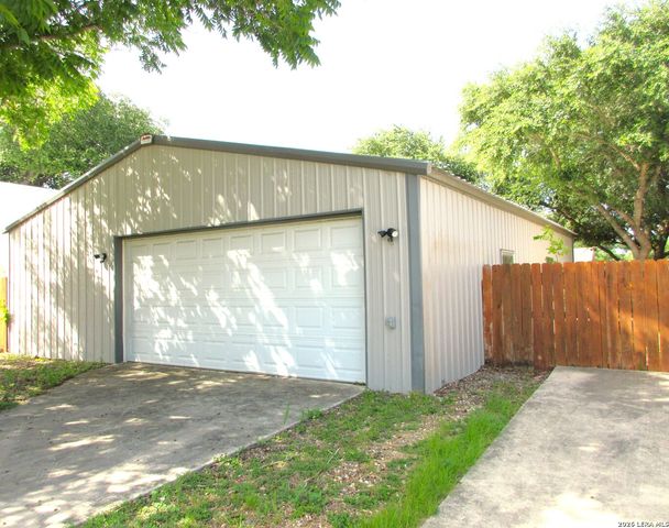 1001 NAPLES ST, Castroville, TX 78009